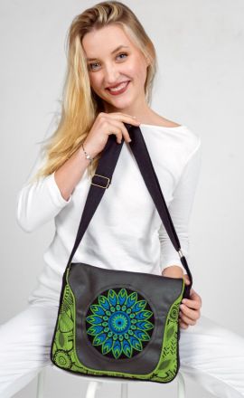 Limetková kabelka Michaela Gautam Sarkala s koženkou