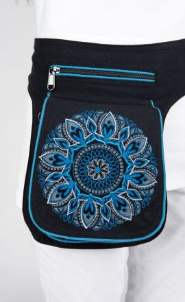 Černo-tyrkysová ledvinka Michaela Gautam Anila s výšivkou