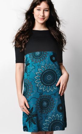 Petrolejové šaty Michaela Gautam Lajalu