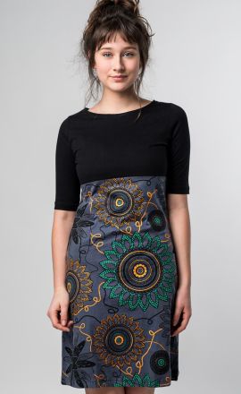 Šedé šaty Michaela Gautam Lajalu