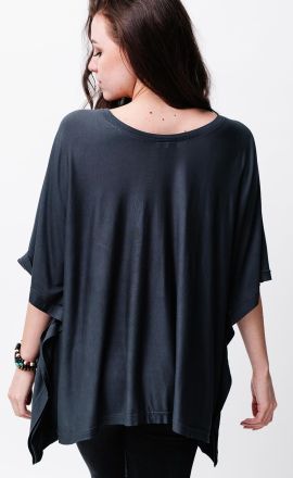 Šedé pončo Michaela Gautam Sadha