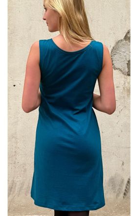 Petrolejové šaty Michaela Gautam Sadhal